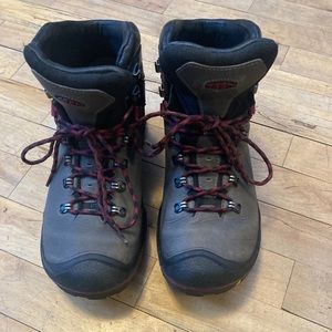 Keen Women’s 9.5 Hiking Boot